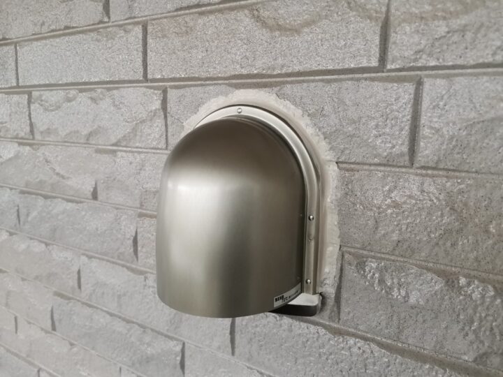 設備廻りのシーリング完了前景