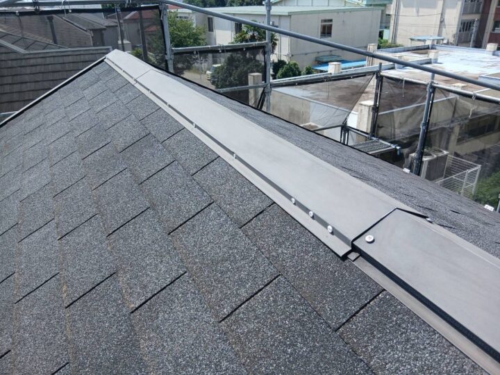 屋根板金玉打ちシール施工完了